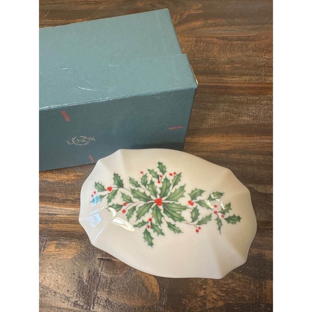 Lenox Holly Music Box Porcelain Keepsake Christmas Solid Piece Vintage - Picture 3 of 7